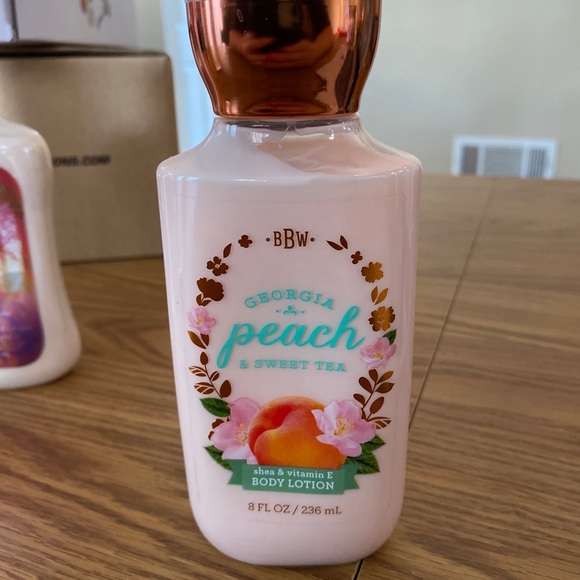 Bath and body works SUGAR PLUM SWIRL SOLD, Paris SOLD and vanilla RUM SOLD - Picture 2 of 6